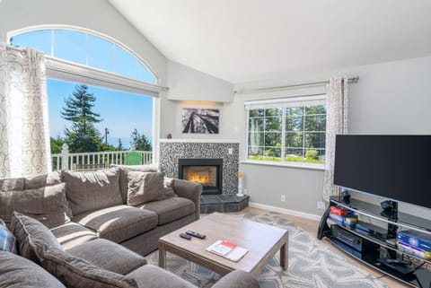 Gorgeous 3 BDR Home in Gualala With Ocean View House in Sonoma County