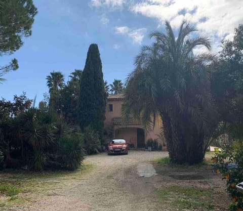 Séjour détente avec Piscine Apartment in La Londe-les-Maures