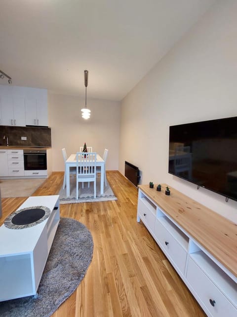 Communal lounge/ TV room, Kitchen or kitchenette, Living room