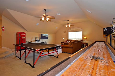 Pet-Friendly Oasis in Gated Community House in Lake Travis