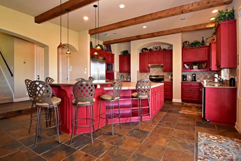 Pet-Friendly Oasis in Gated Community House in Lake Travis