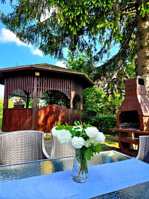 Property building, Day, Summer, Garden, Garden view