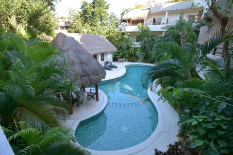 Property building, Swimming pool, Swimming pool