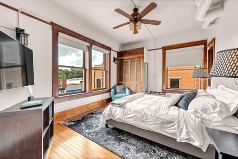 The Uptown Suite at The Historic Connely Harrington House in Siloam Springs