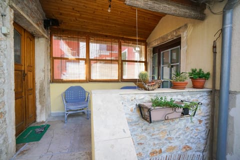 Neighbourhood, Balcony/Terrace