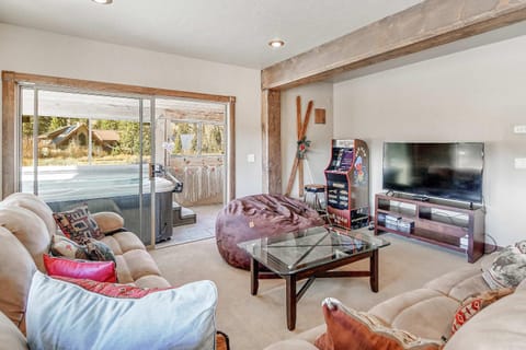 Secluded Escape for 10 Hot Tub Game Room & More House in Blue River