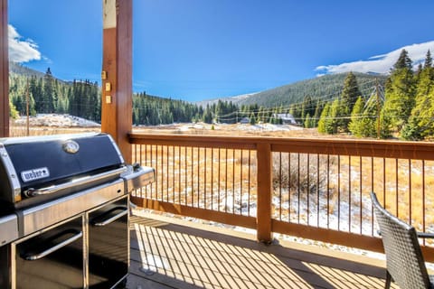 Secluded Escape for 10 Hot Tub Game Room & More House in Blue River