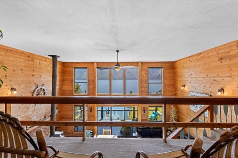 Grandview Lakeside Escape House in Lake Pend Oreille