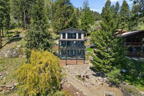 Grandview Lakeside Escape House in Lake Pend Oreille