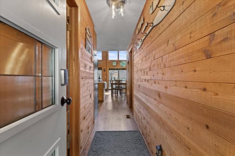 Grandview Lakeside Escape House in Lake Pend Oreille