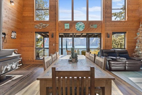 Grandview Lakeside Escape House in Lake Pend Oreille