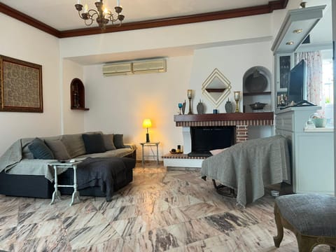 Living room, Seating area, air conditioner