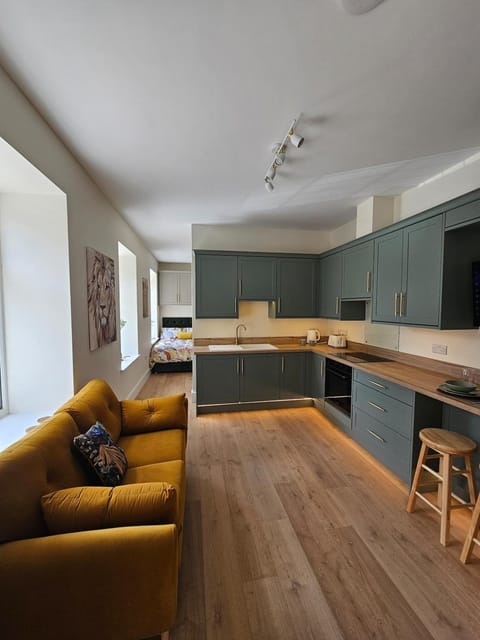 Kitchen or kitchenette, Living room