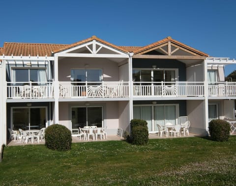 Property building, Balcony/Terrace, Garden view, Pool view