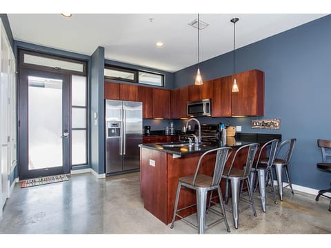 Convenient Condo Near Zilker & Barton Springs House in Zilker
