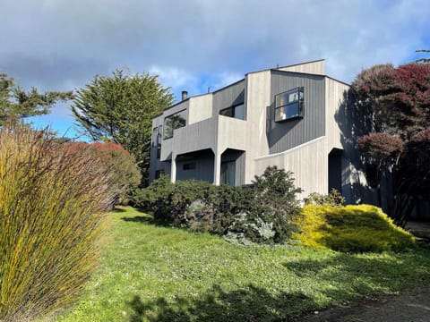 Viglione - Fireplace Hot Tub & Ocean Views House in Sonoma County