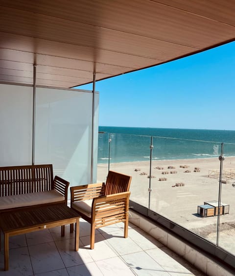 Day, Natural landscape, View (from property/room), Balcony/Terrace, Seating area, Beach, Sea view