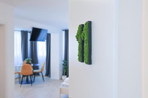 TV and multimedia, Decorative detail, Seating area, Dining area