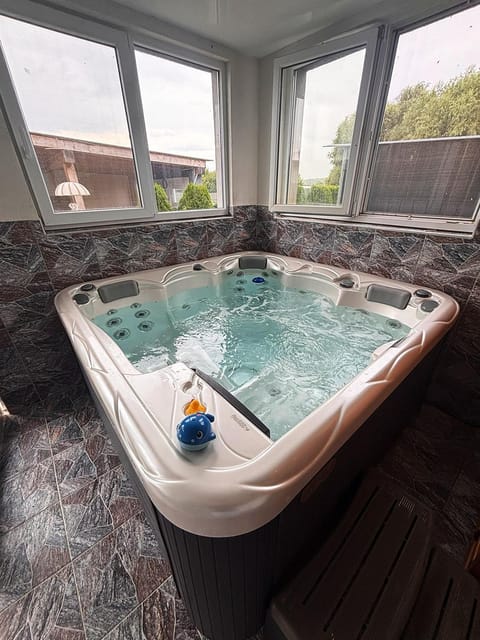 Hot Tub, Hot Tub