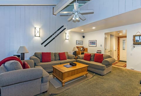 Horizons 4 Year-Round Outdoor Activities House in Mammoth Lakes