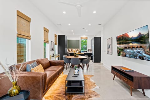 Stylish 2 bedroom Retreat in South Austin House in South Congress