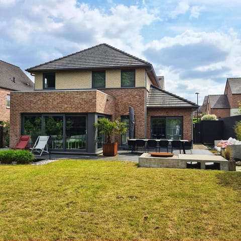 Property building, Patio, Garden, Garden view