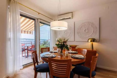 Summer, Dining area, air conditioner