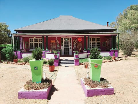 Property building, Patio, Facade/entrance