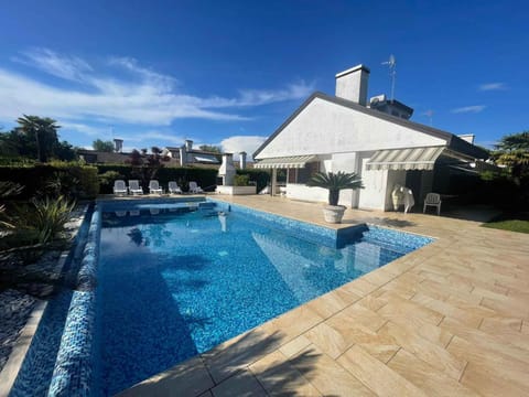 Summer, Swimming pool, sunbed