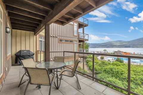 Day, Natural landscape, View (from property/room), Balcony/Terrace, Dining area, Lake view, Mountain view