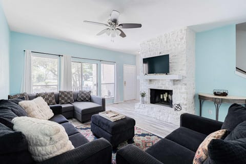 Horseshoe Bay Townhome w Water Access House in Lake Lyndon B Johnson