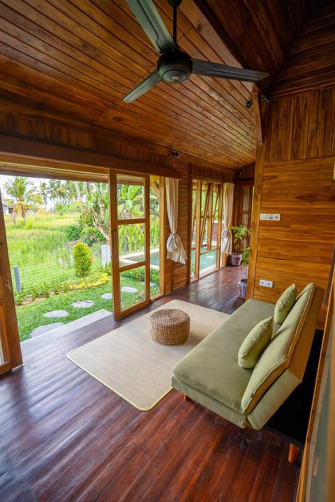 Garden, View (from property/room), Living room, Seating area, Garden view
