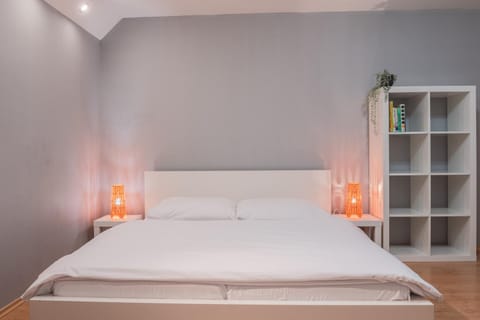 Photo of the whole room, Bedroom