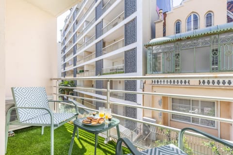 Property building, Day, View (from property/room), Balcony/Terrace, Food and drinks