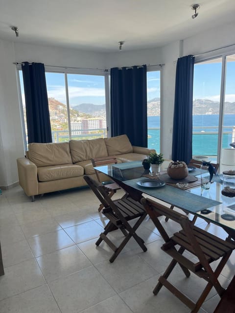 View (from property/room), Balcony/Terrace, Living room, Dining area, Sea view