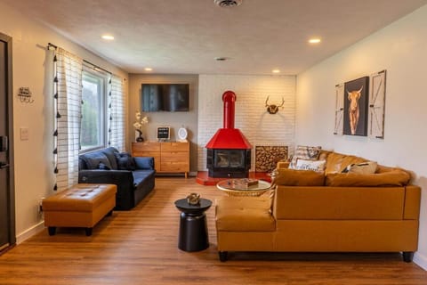 NEW! VillaBella Luxury Farmhouse Villa in Ozark Mountains