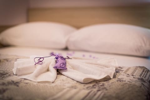 Bed, Photo of the whole room, Decorative detail, Bedroom, towels