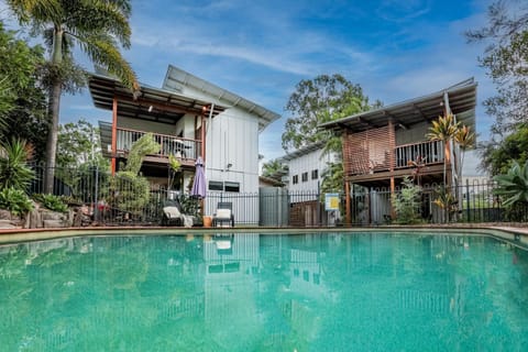 Property building, Swimming pool, sunbed