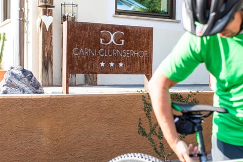 Facade/entrance, Logo/Certificate/Sign