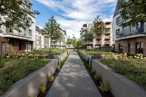 Neighbourhood, Garden, Area and facilities