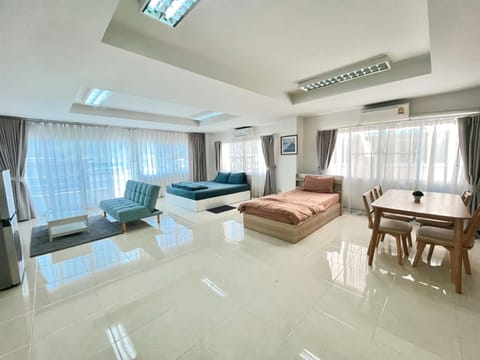 Bed, Living room, Photo of the whole room, Seating area, Bedroom