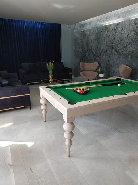Billiard, Living room