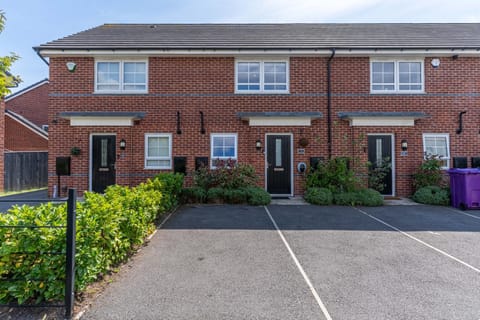 Property building, Day, Garden, Garden view