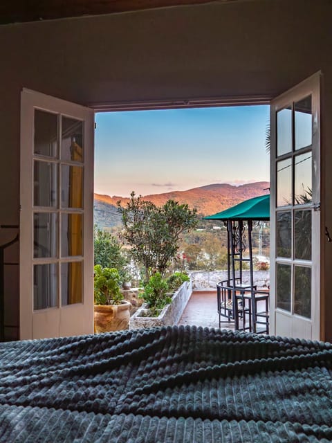 Bed, Natural landscape, View (from property/room), Balcony/Terrace, Bedroom, Mountain view
