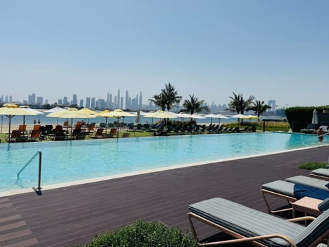 Swimming pool, sunbed
