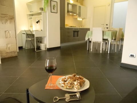 Kitchen or kitchenette, Living room