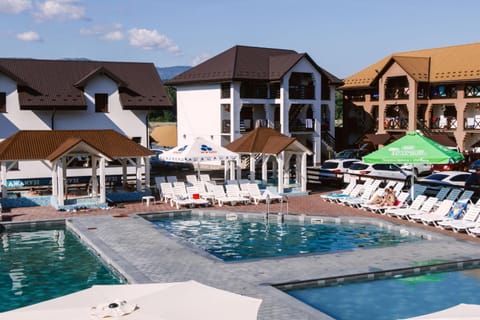 Day, Pool view, Swimming pool, sunbed