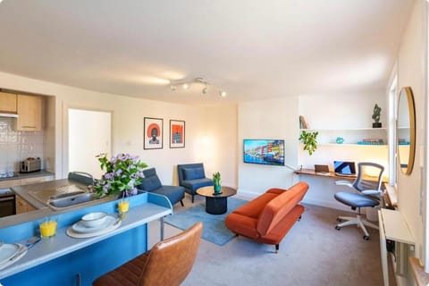 TV and multimedia, Kitchen or kitchenette, Living room, Dining area