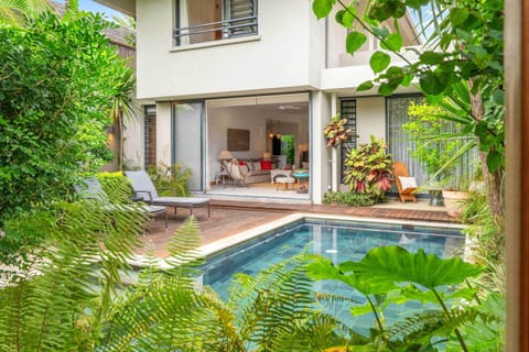 Property building, Garden, Pool view, Swimming pool