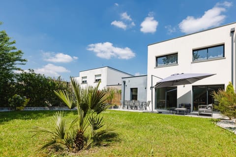 Property building, Garden
